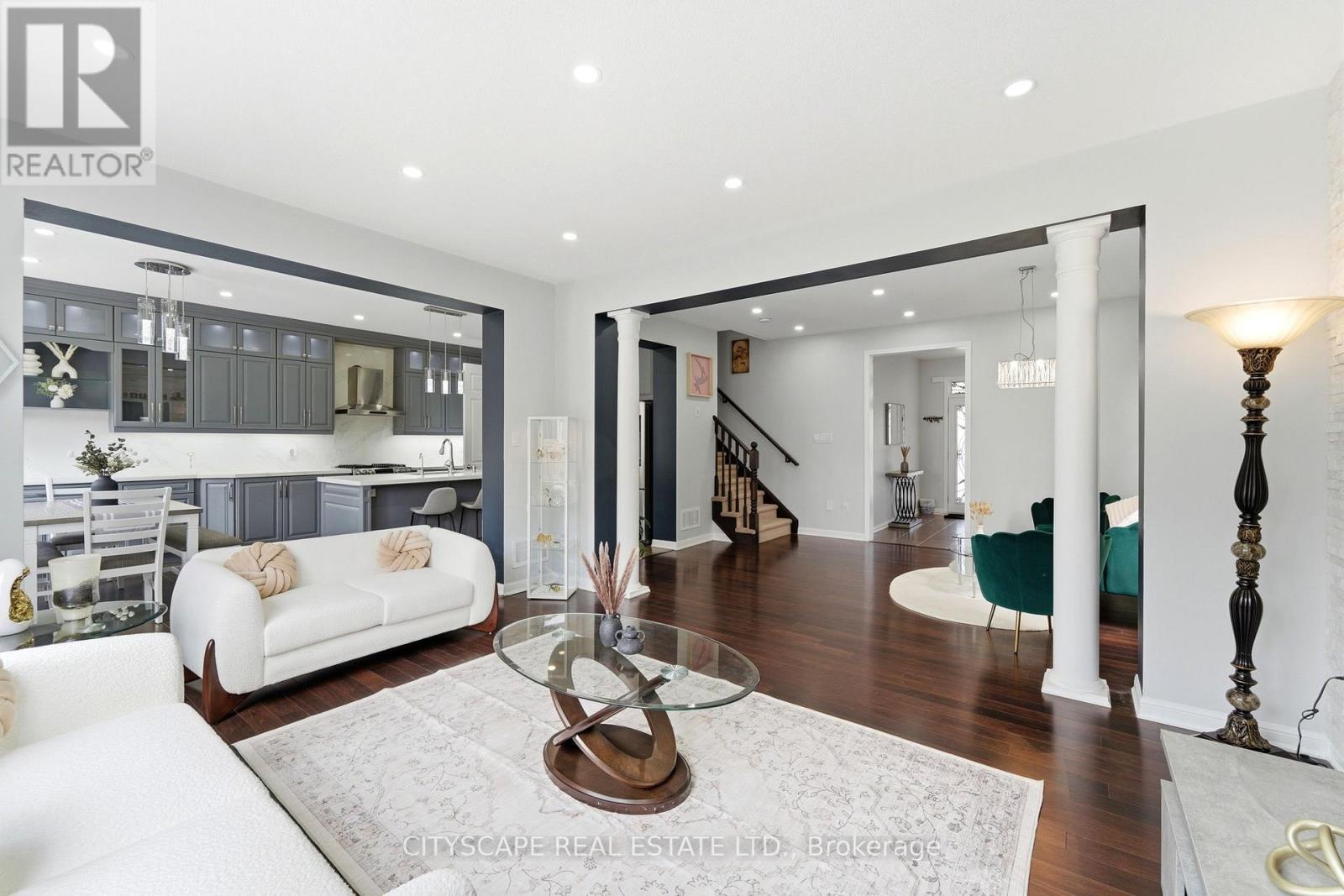 305 Gleave Terrace E, Milton, ON - Indoor Photo Showing Living Room