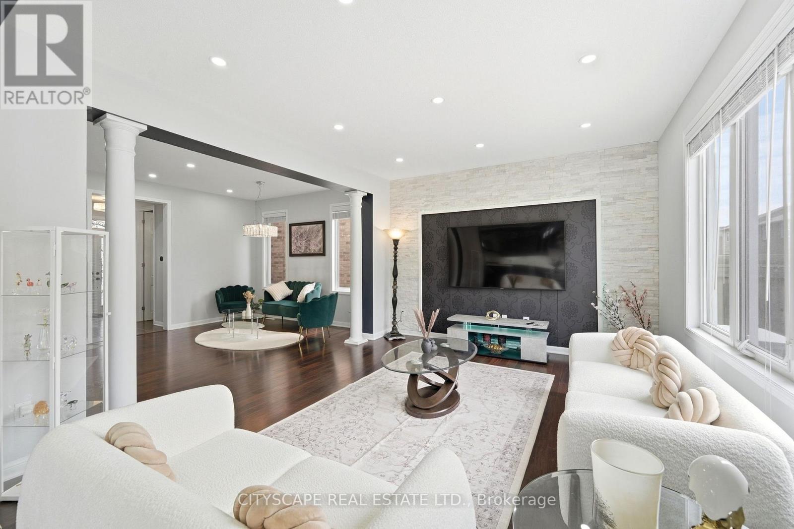 305 Gleave Terrace E, Milton, ON - Indoor Photo Showing Living Room
