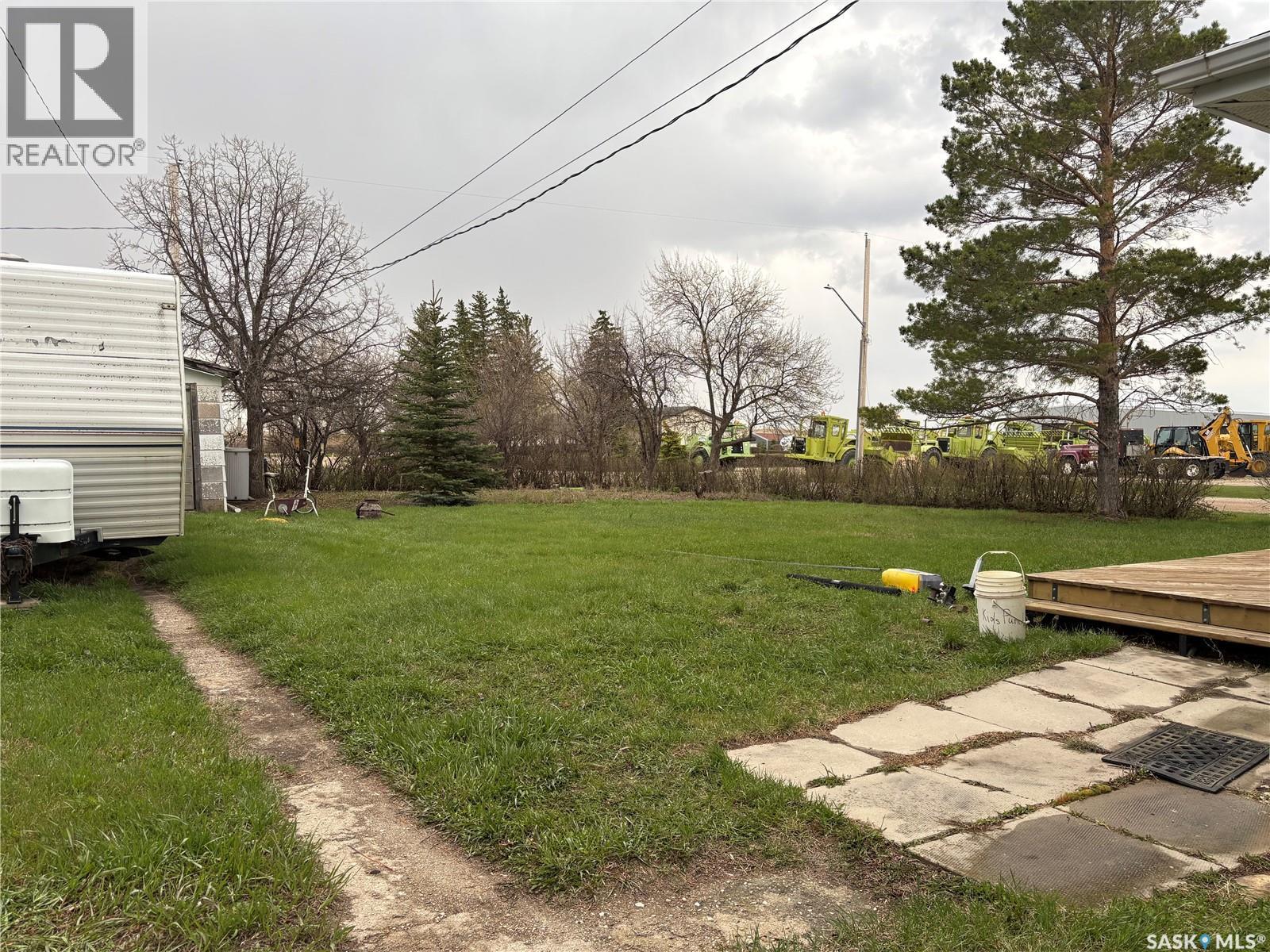 102- 104 2Nd Avenue, Meacham, SK - Outdoor