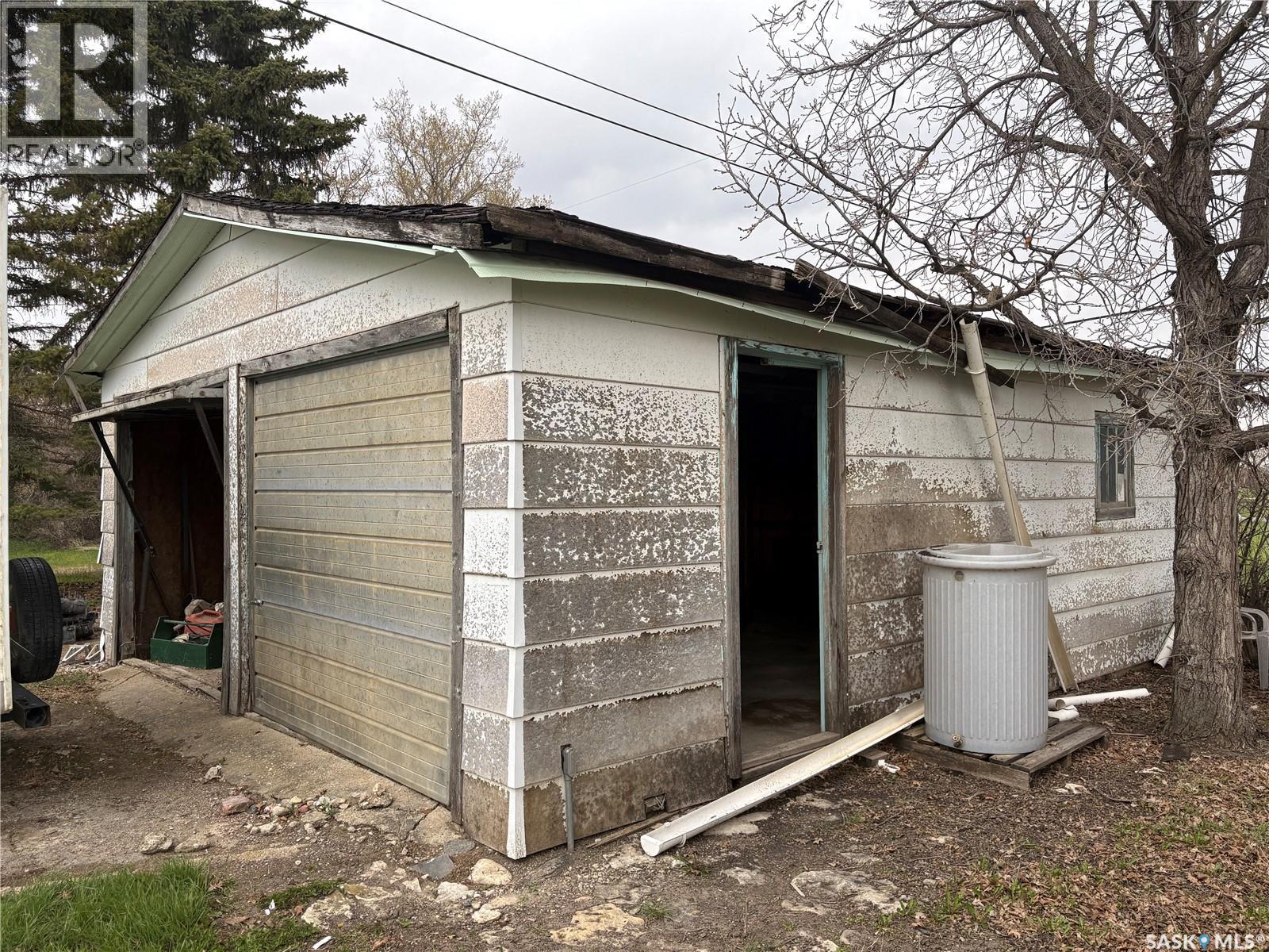 102- 104 2Nd Avenue, Meacham, SK - Outdoor