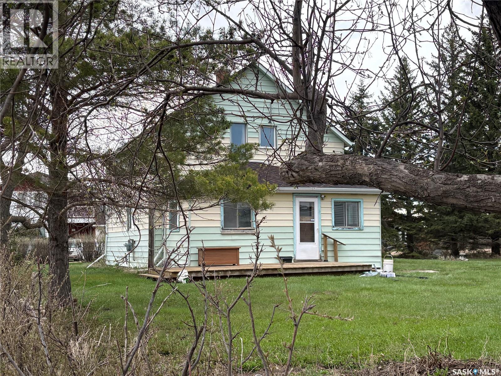 102- 104 2Nd Avenue, Meacham, SK - Outdoor