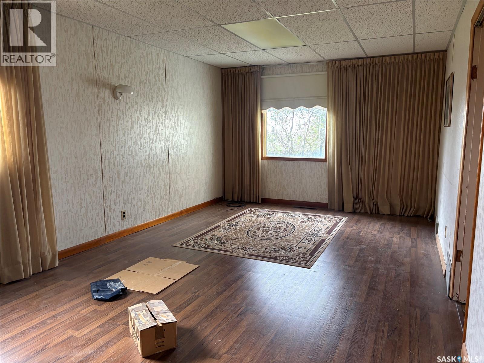 102- 104 2Nd Avenue, Meacham, SK - Indoor Photo Showing Other Room