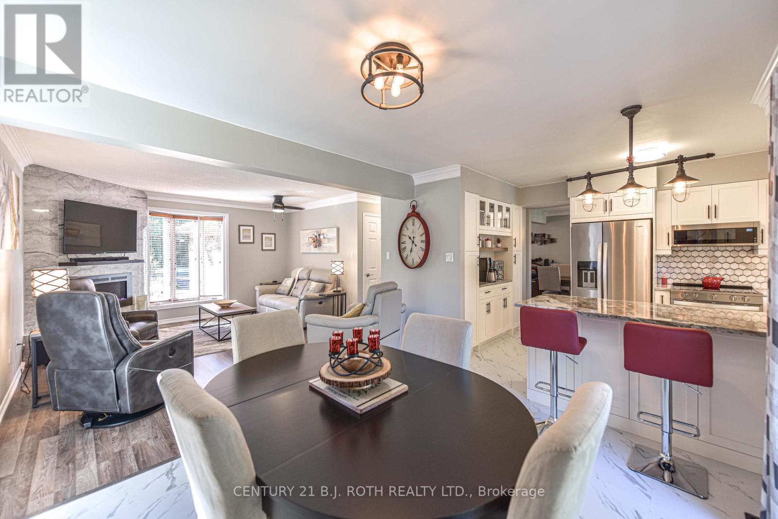 60 Simcoe Road, Ramara, ON - Indoor Photo Showing Dining Room