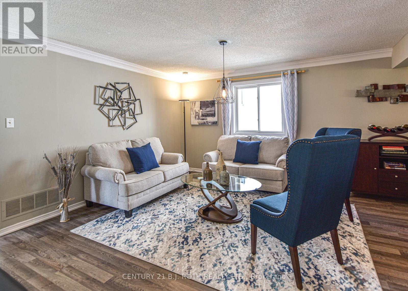 60 Simcoe Road, Ramara, ON - Indoor Photo Showing Living Room