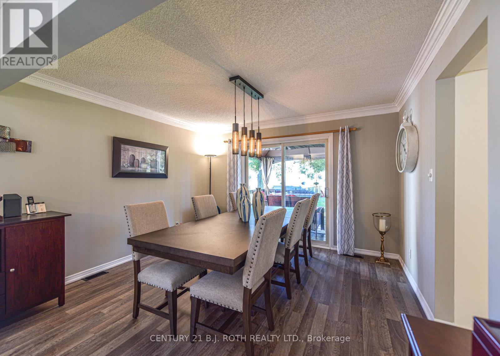 60 Simcoe Road, Ramara, ON - Indoor Photo Showing Dining Room