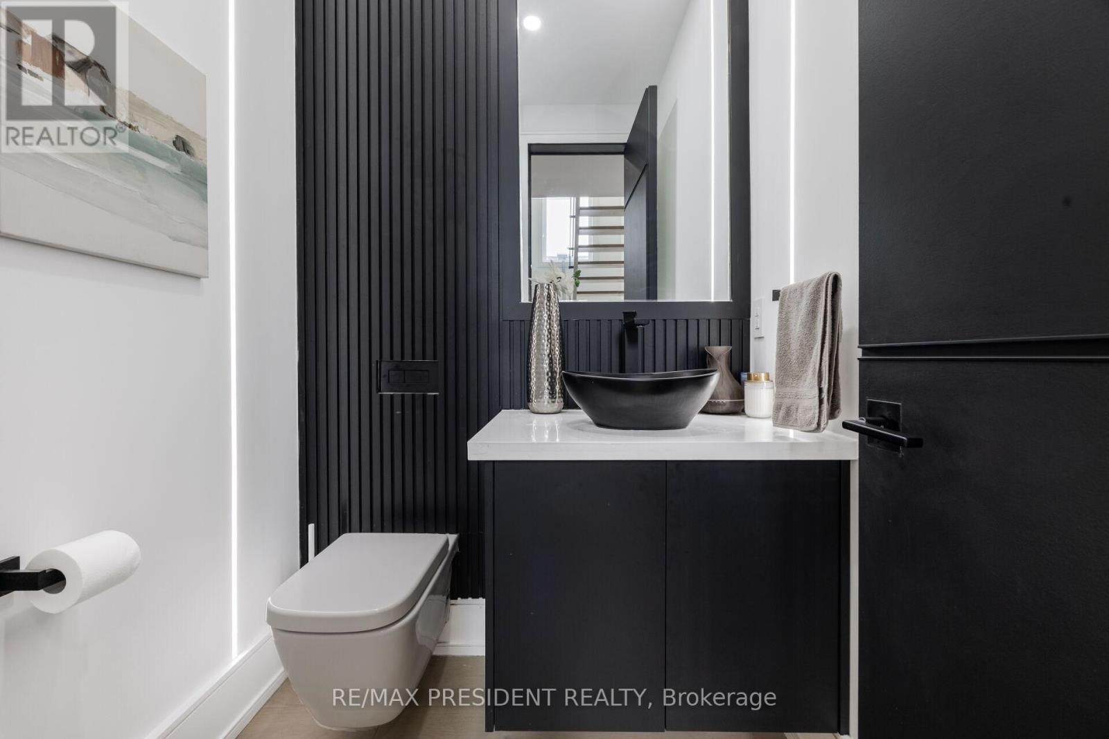 1081 Ogden Avenue, Mississauga, ON - Indoor Photo Showing Bathroom