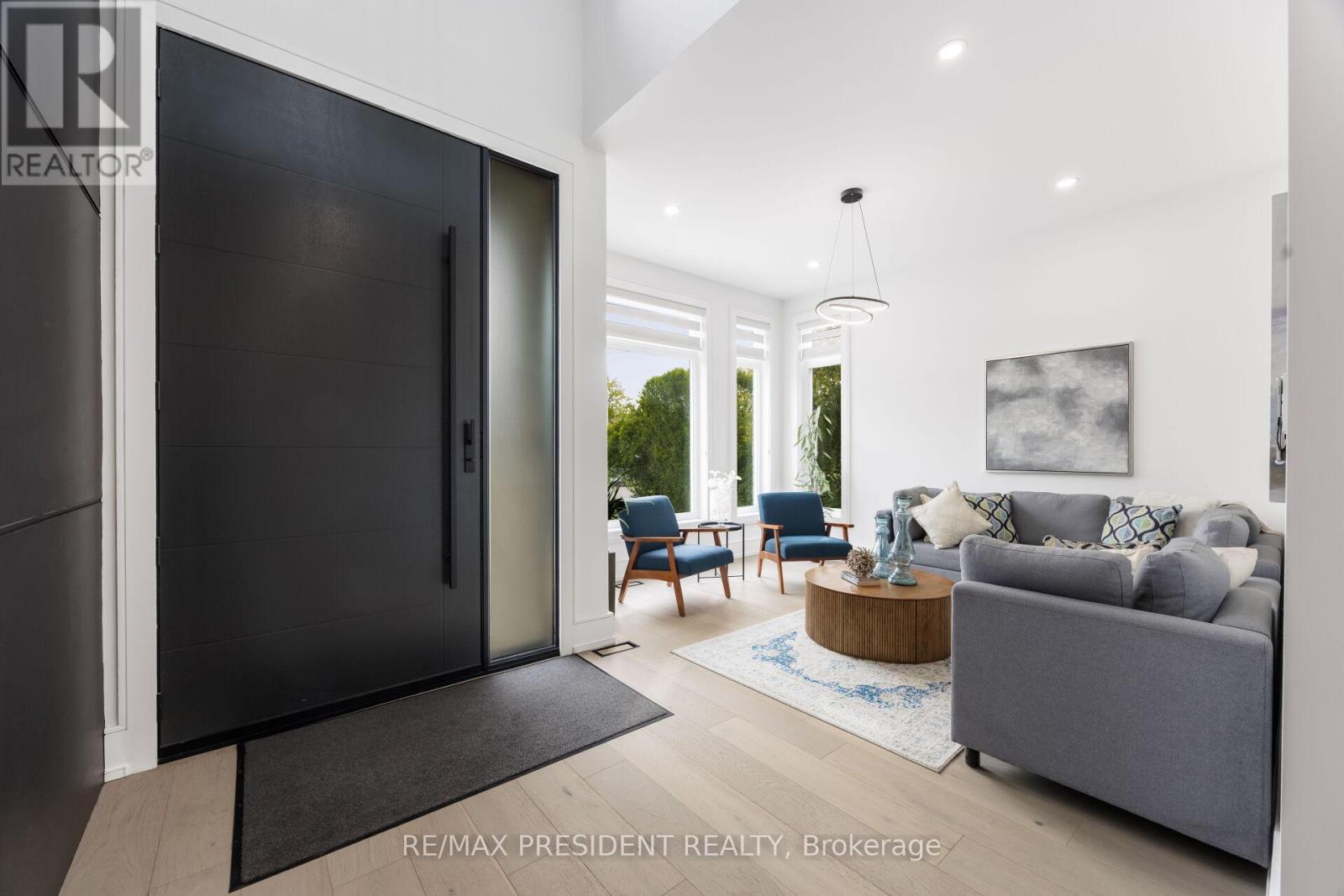 1081 Ogden Avenue, Mississauga, ON - Indoor