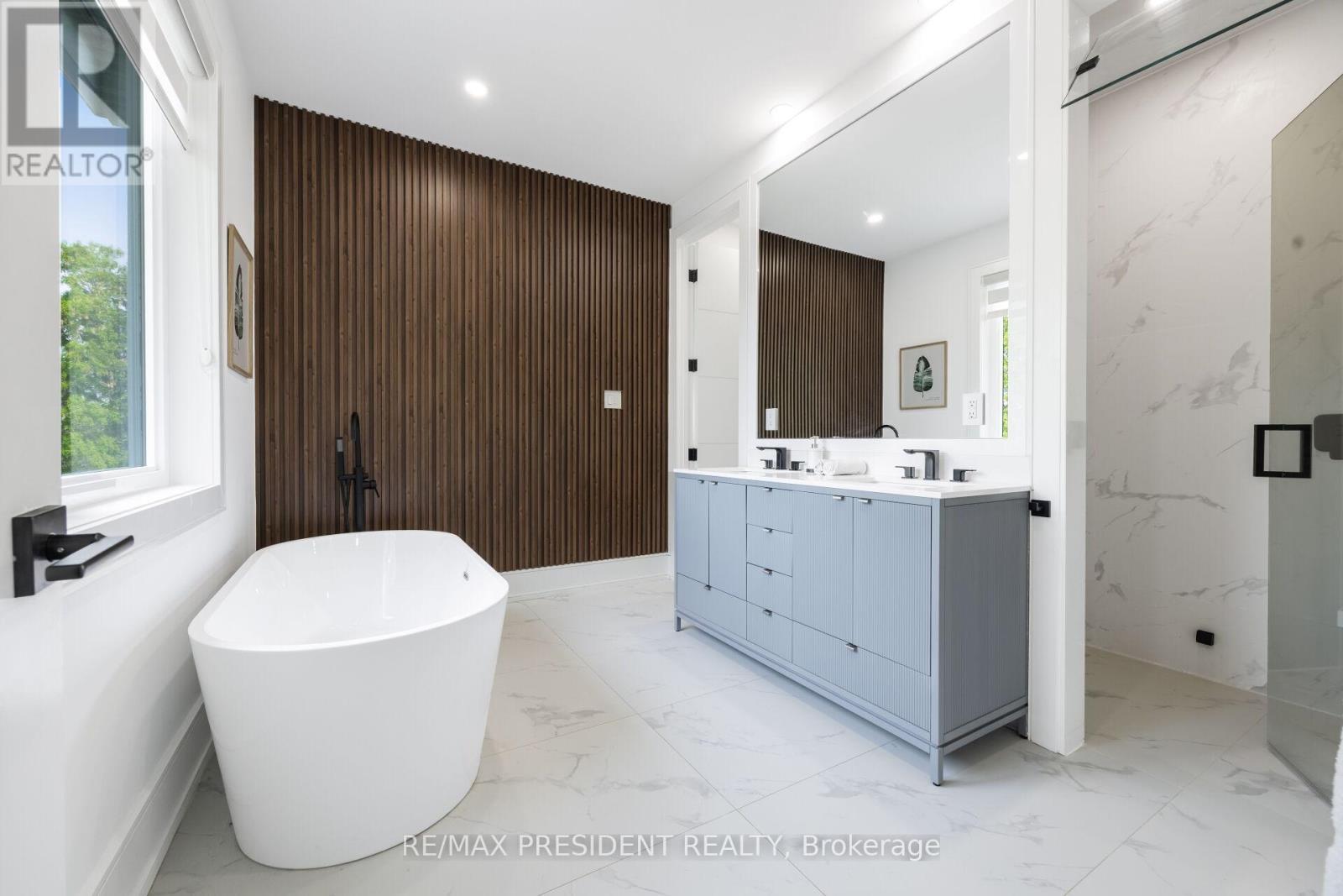 1081 Ogden Avenue, Mississauga, ON - Indoor Photo Showing Bathroom