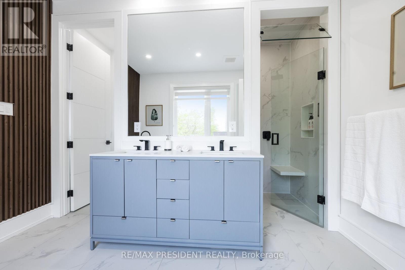 1081 Ogden Avenue, Mississauga, ON - Indoor Photo Showing Bathroom