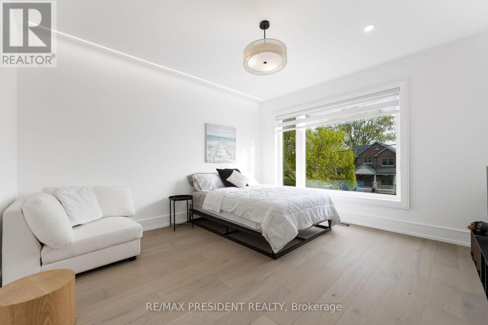 1081 Ogden Avenue, Mississauga, ON - Indoor Photo Showing Bedroom