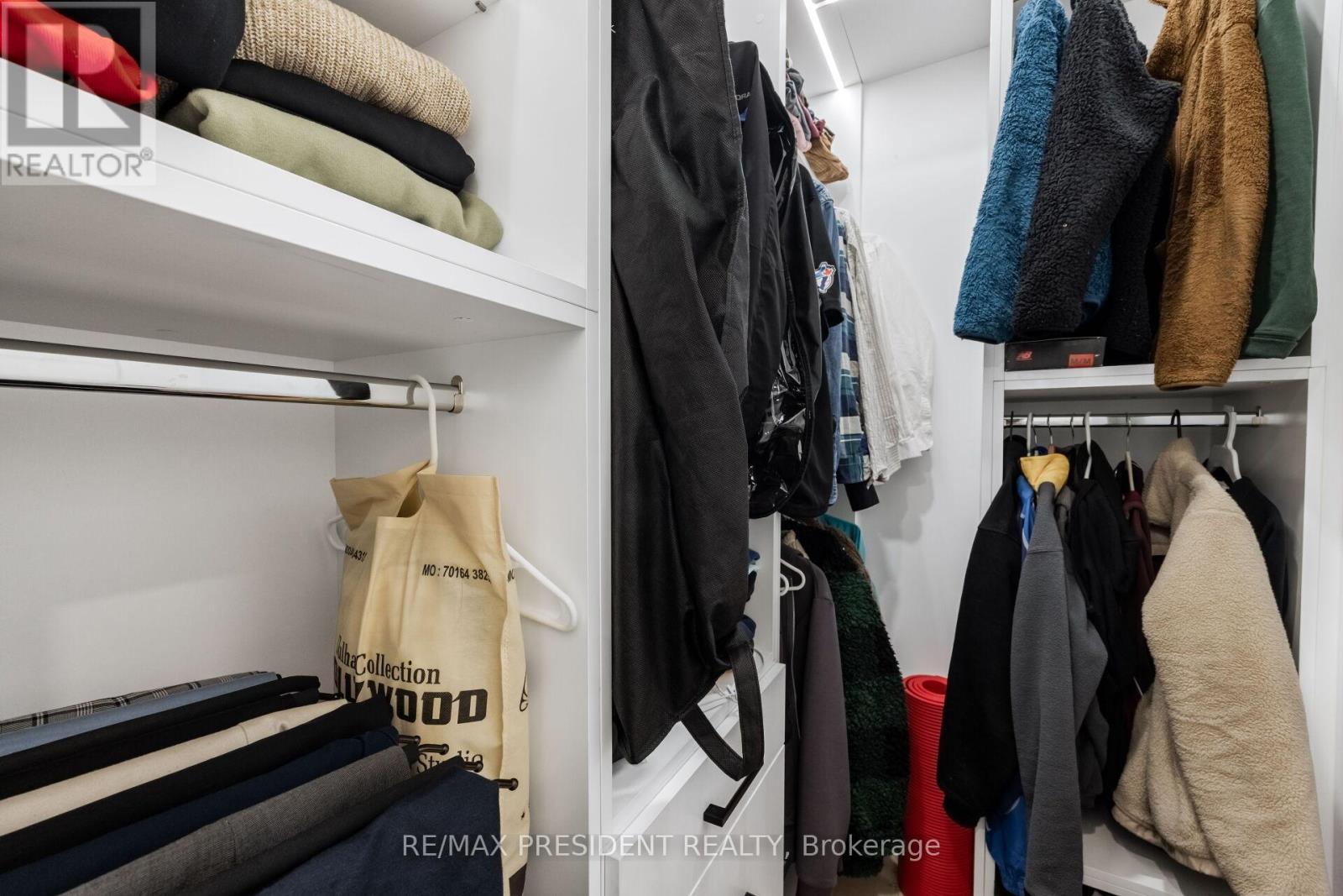 1081 Ogden Avenue, Mississauga, ON - Indoor With Storage