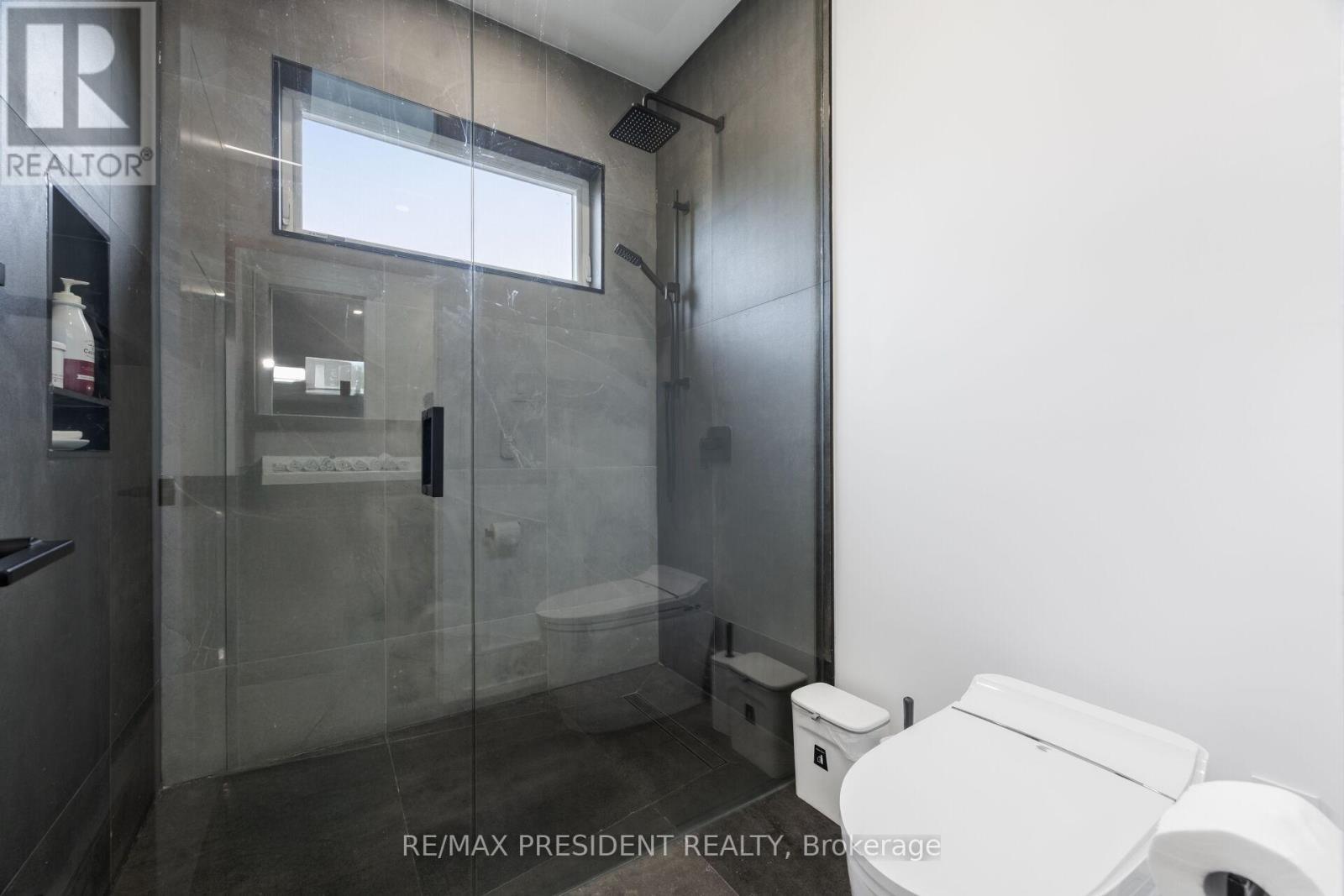 1081 Ogden Avenue, Mississauga, ON - Photo Showing Bathroom