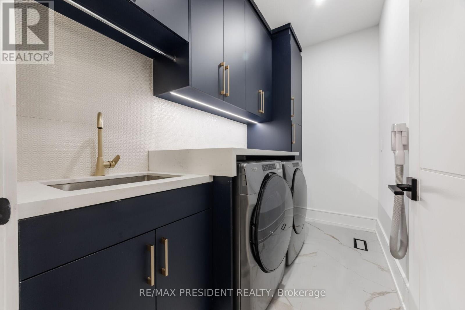 1081 Ogden Avenue, Mississauga, ON - Indoor Photo Showing Laundry Room