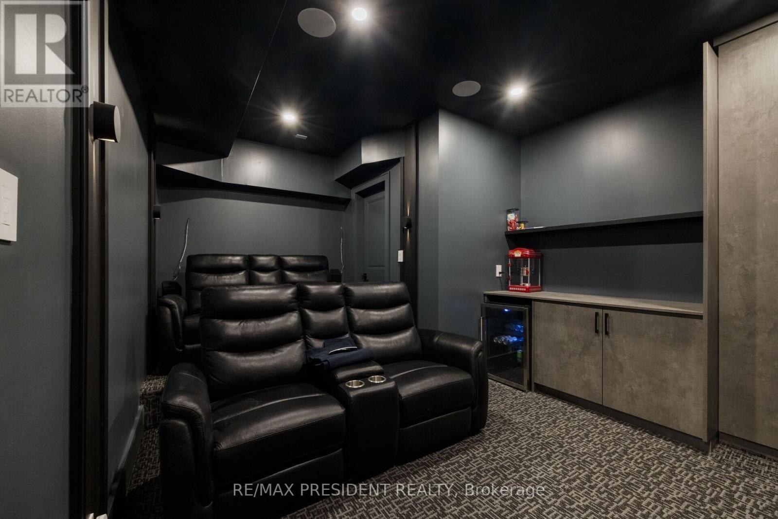 1081 Ogden Avenue, Mississauga, ON - Indoor
