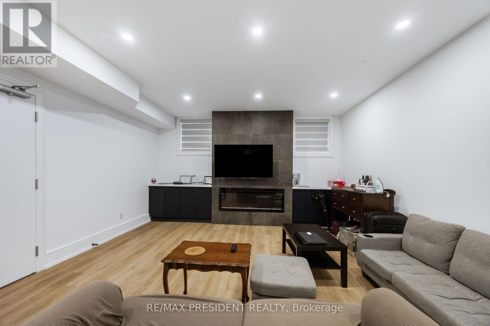 1081 Ogden Avenue, Mississauga, ON - Indoor