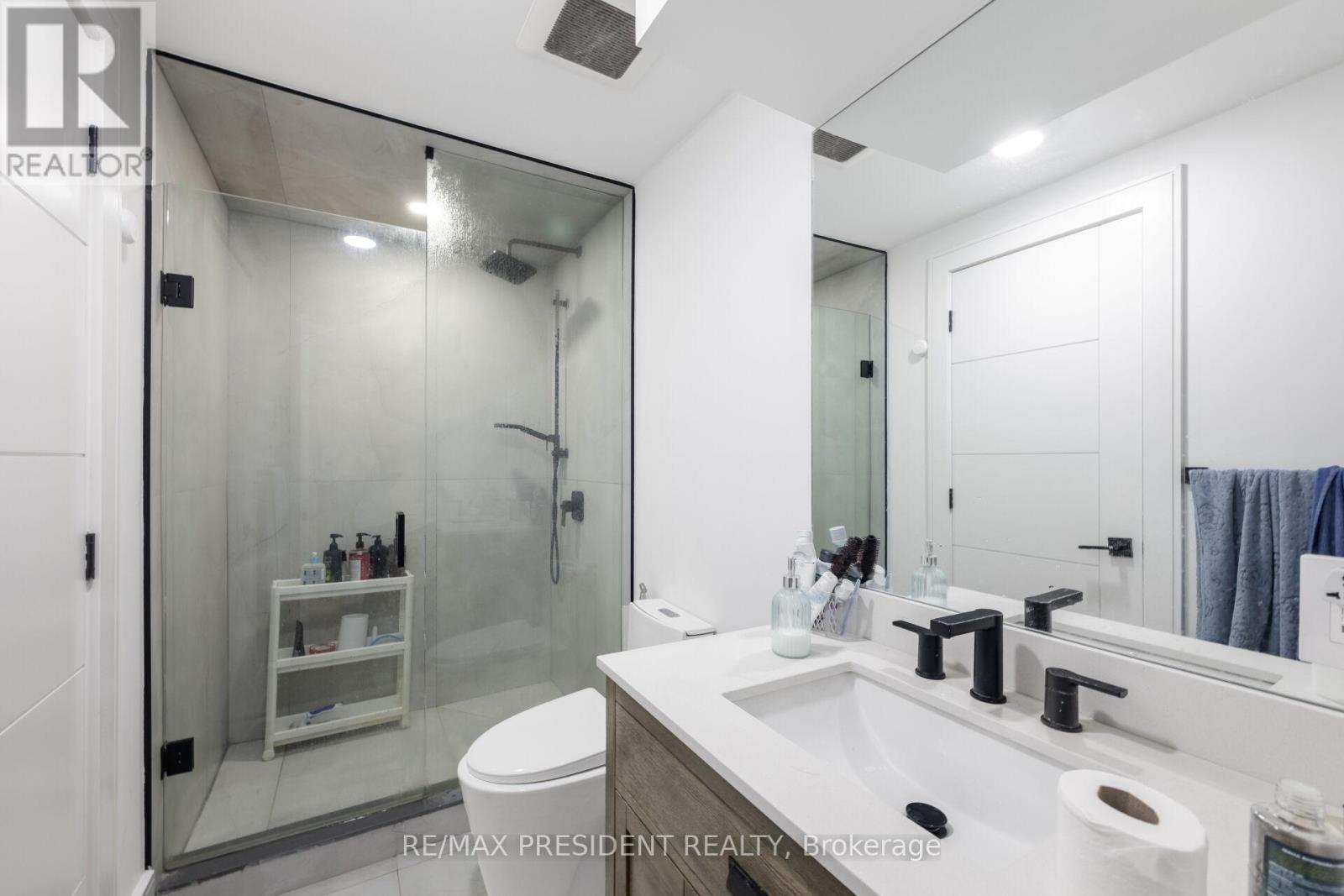 1081 Ogden Avenue, Mississauga, ON - Indoor Photo Showing Bathroom