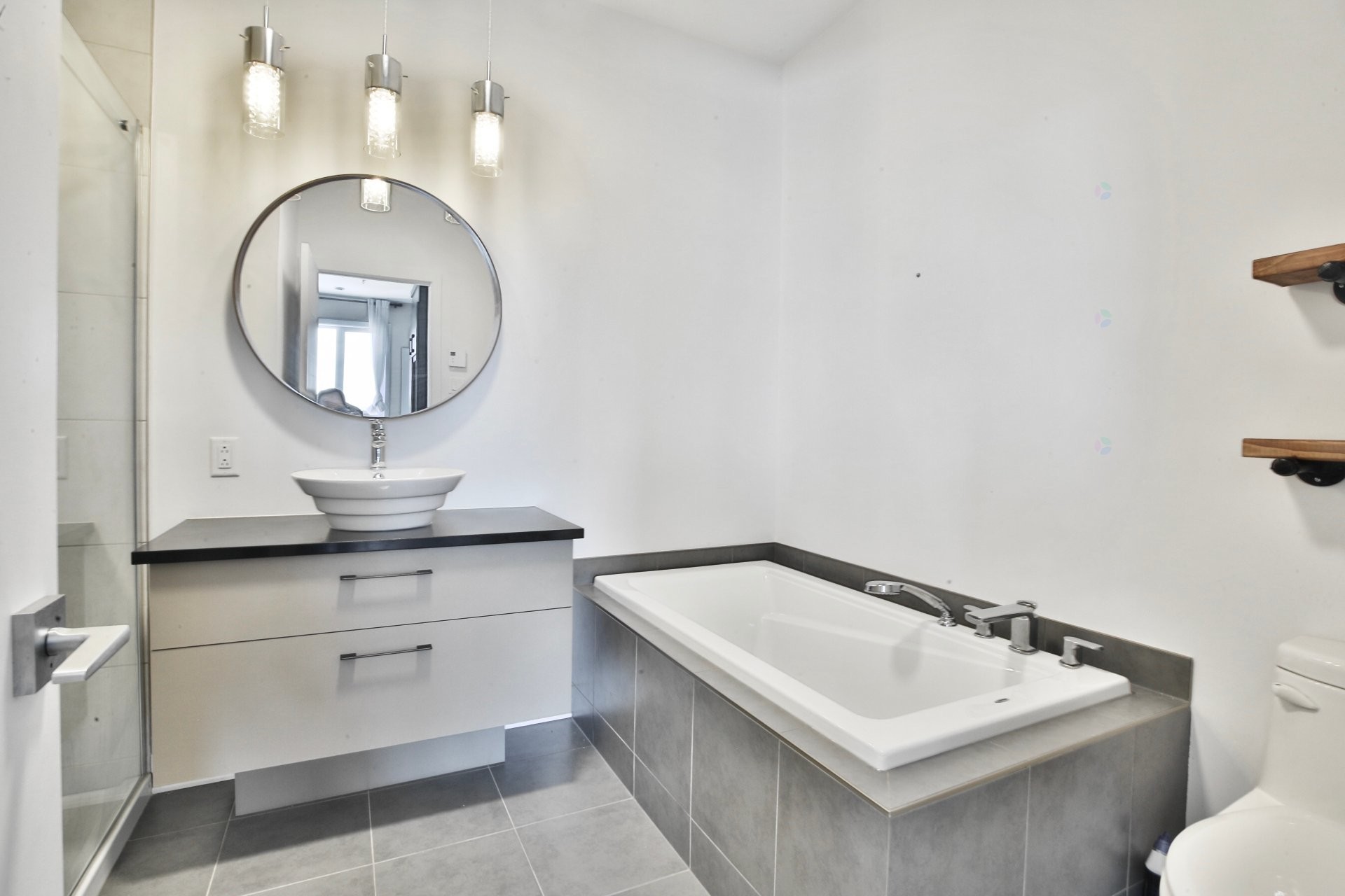 Salle de bains - 325 Av. De La Belle-Dame, La Prairie, QC - Indoor Photo Showing Bathroom