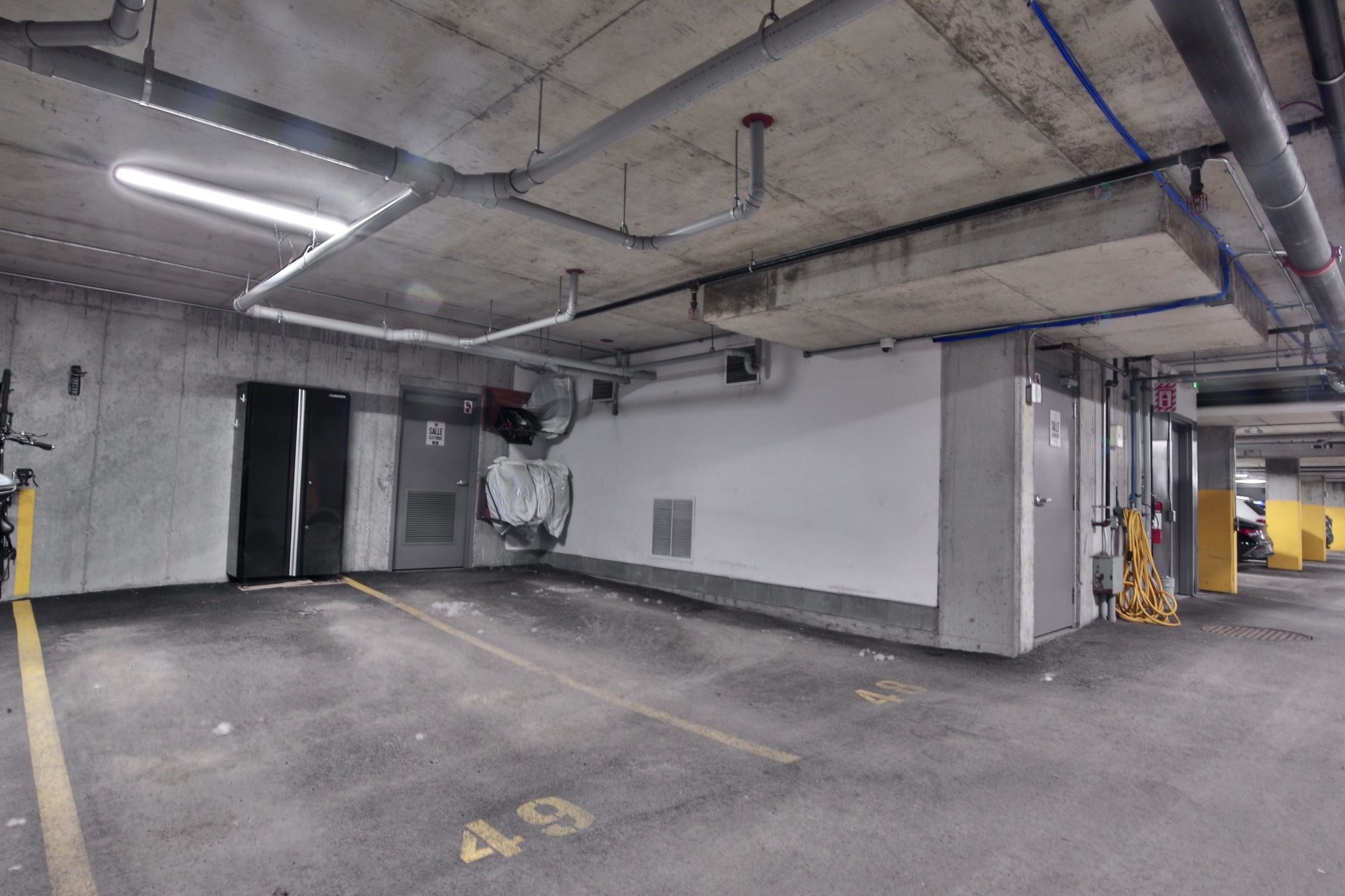Garage - 325 Av. De La Belle-Dame, La Prairie, QC - Indoor Photo Showing Garage