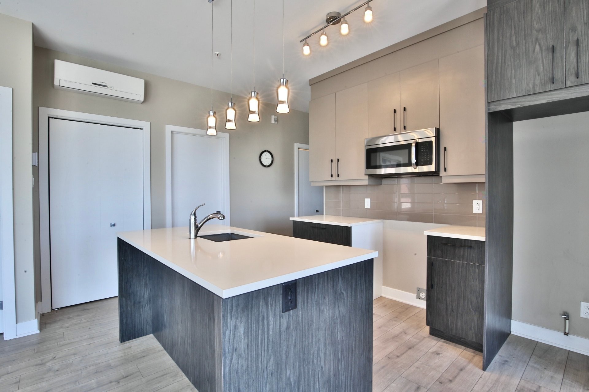 Cuisine - 325 Av. De La Belle-Dame, La Prairie, QC - Indoor Photo Showing Kitchen