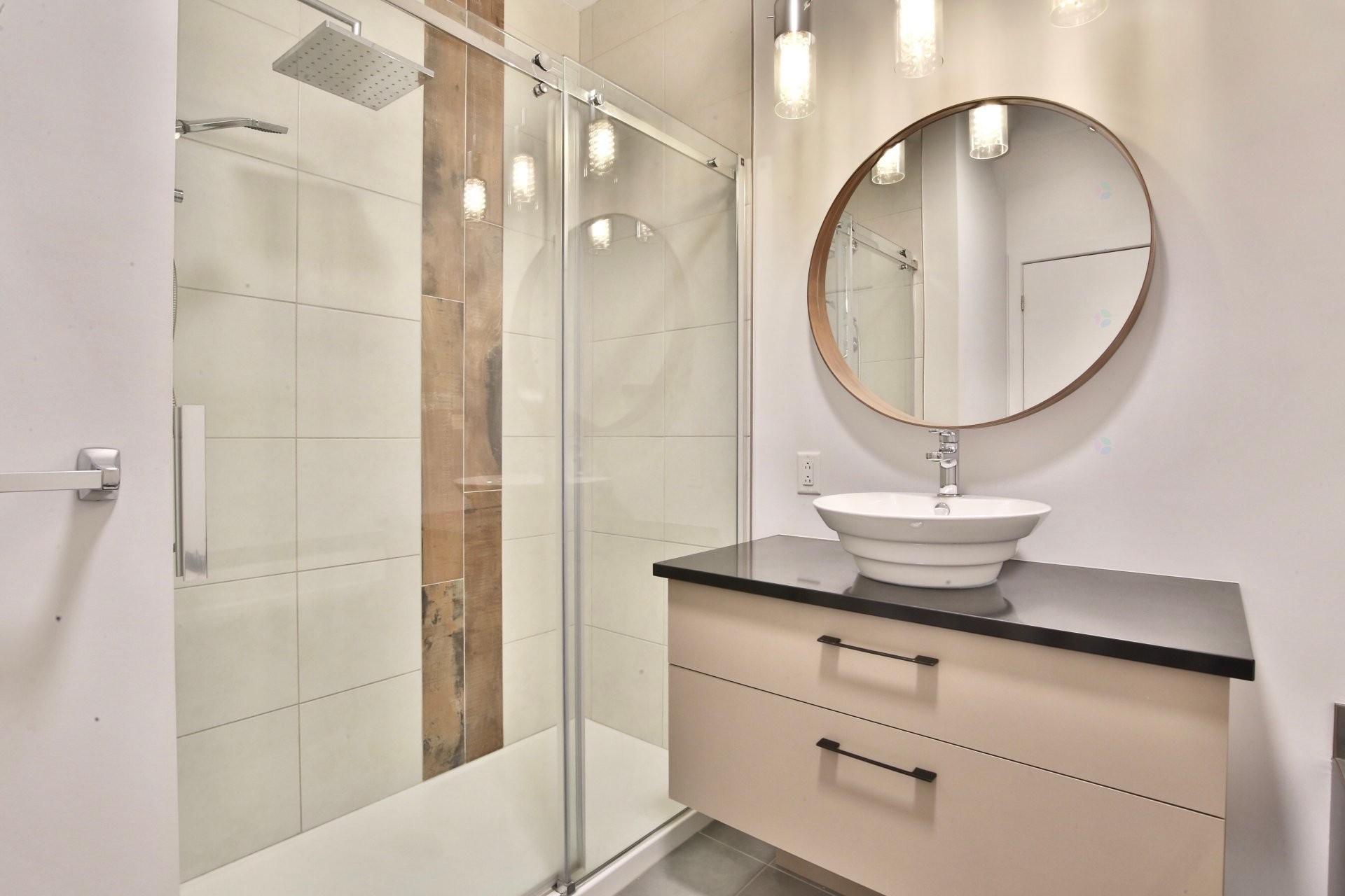 Salle de bains - 325 Av. De La Belle-Dame, La Prairie, QC - Indoor Photo Showing Bathroom