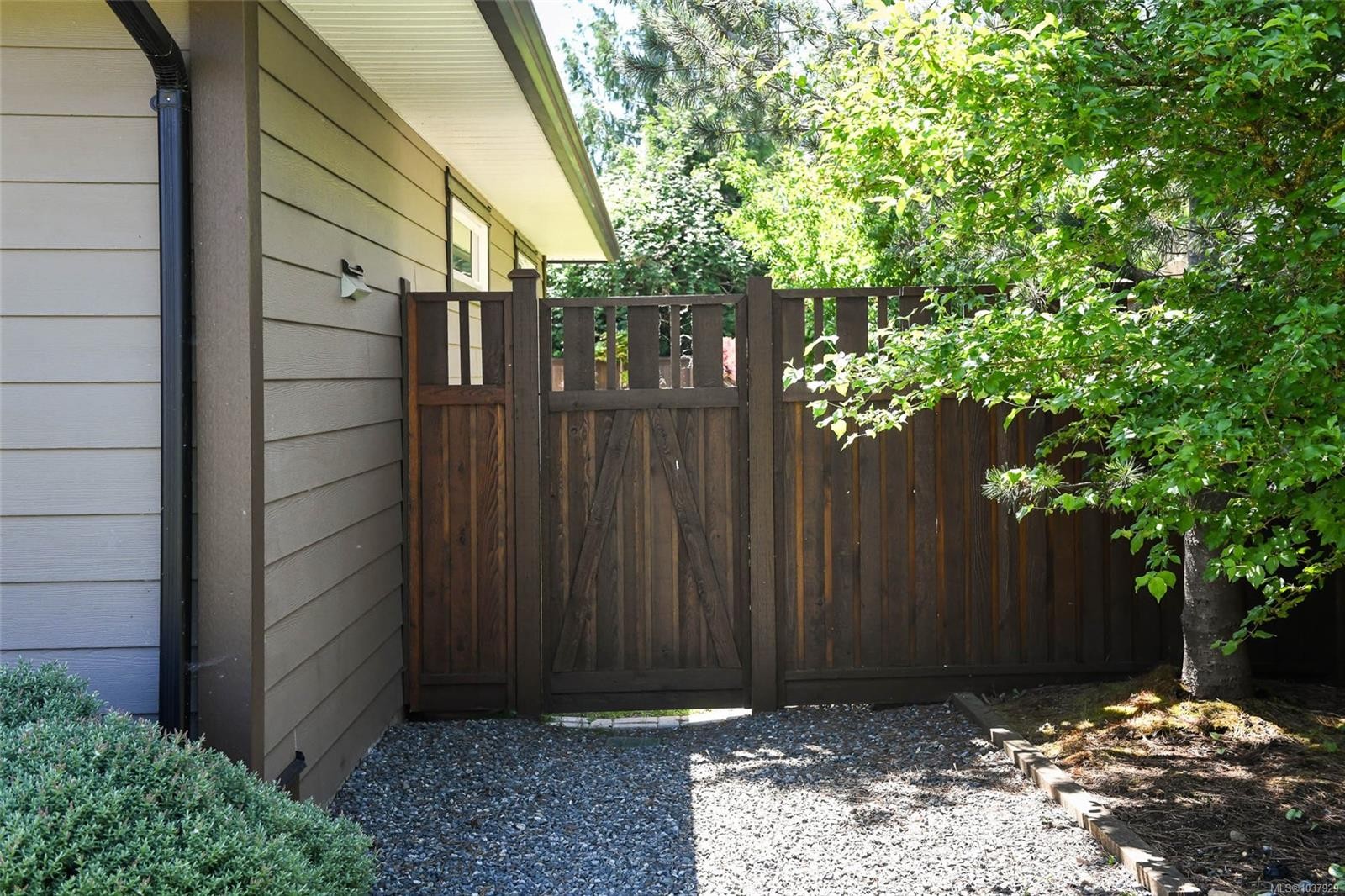 #1-2030 Wallace Ave, Comox, BC