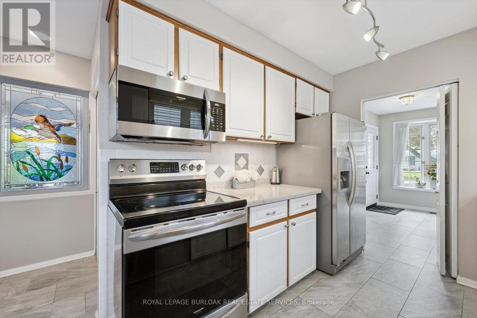 3521 Regal Road, Burlington, ON - Indoor Photo Showing Kitchen