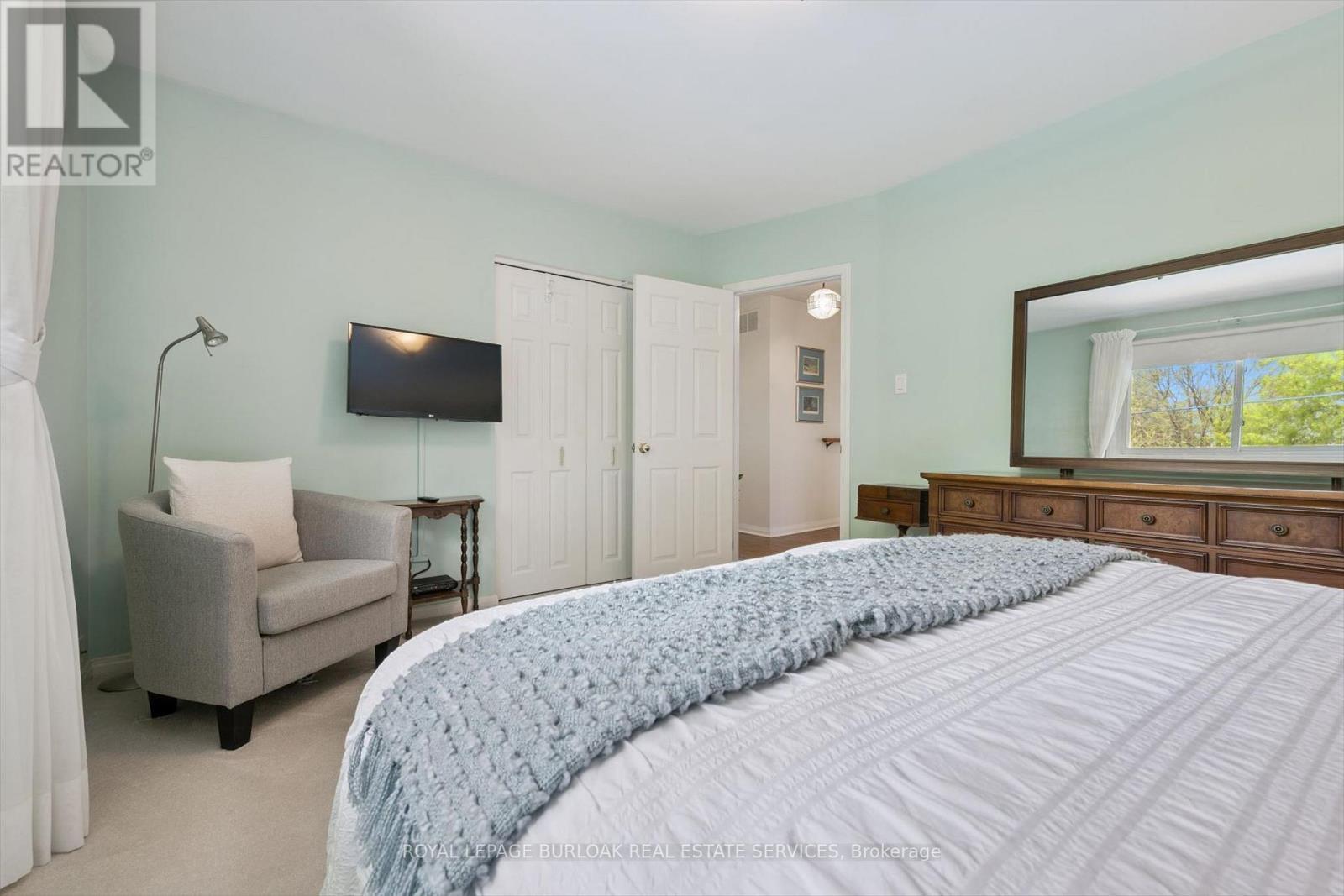 3521 Regal Road, Burlington, ON - Indoor Photo Showing Bedroom