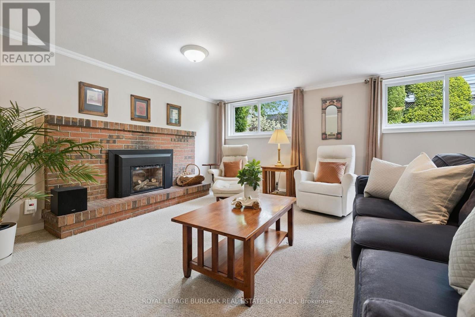 3521 Regal Road, Burlington, ON - Indoor Photo Showing Living Room With Fireplace