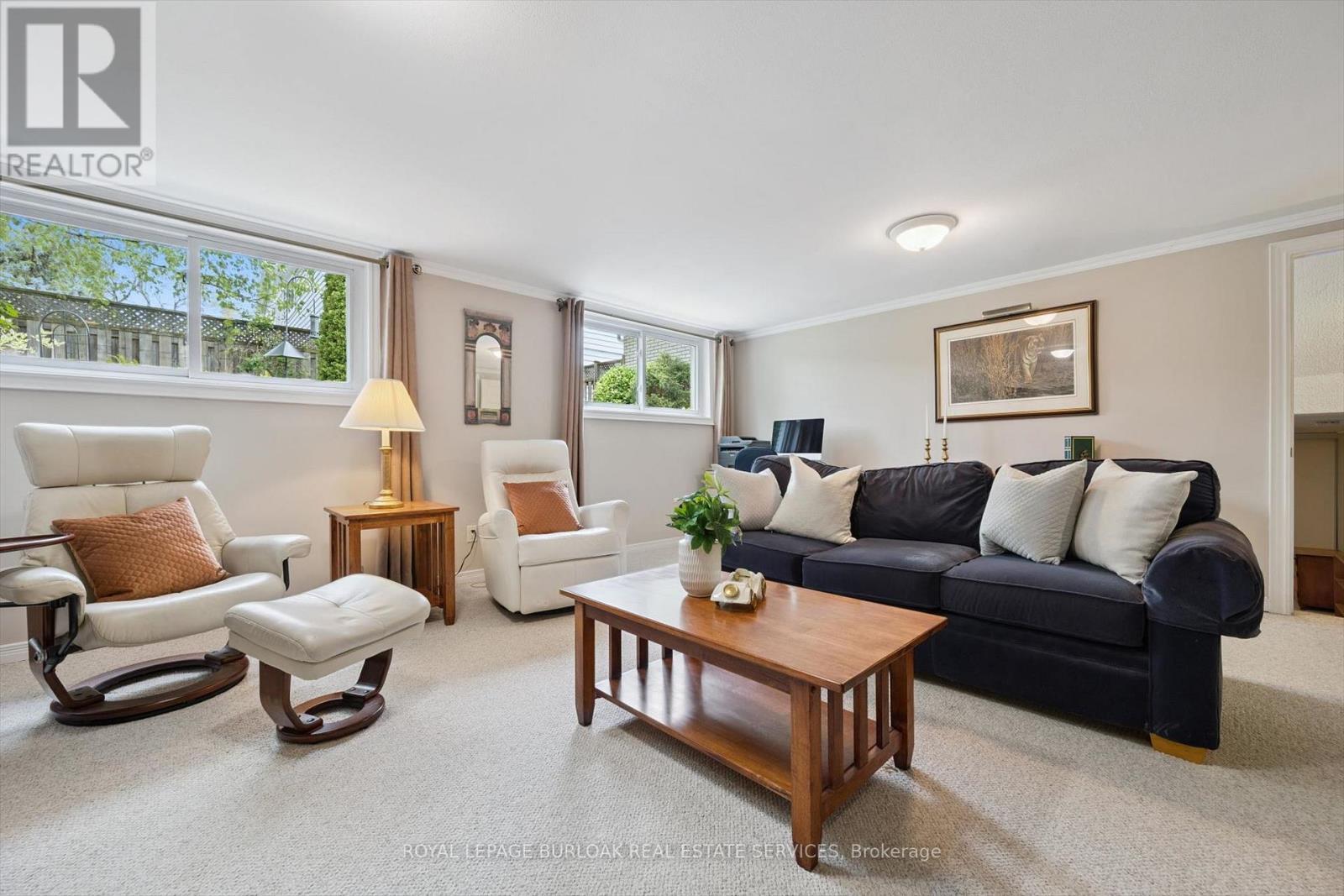 3521 Regal Road, Burlington, ON - Indoor Photo Showing Living Room