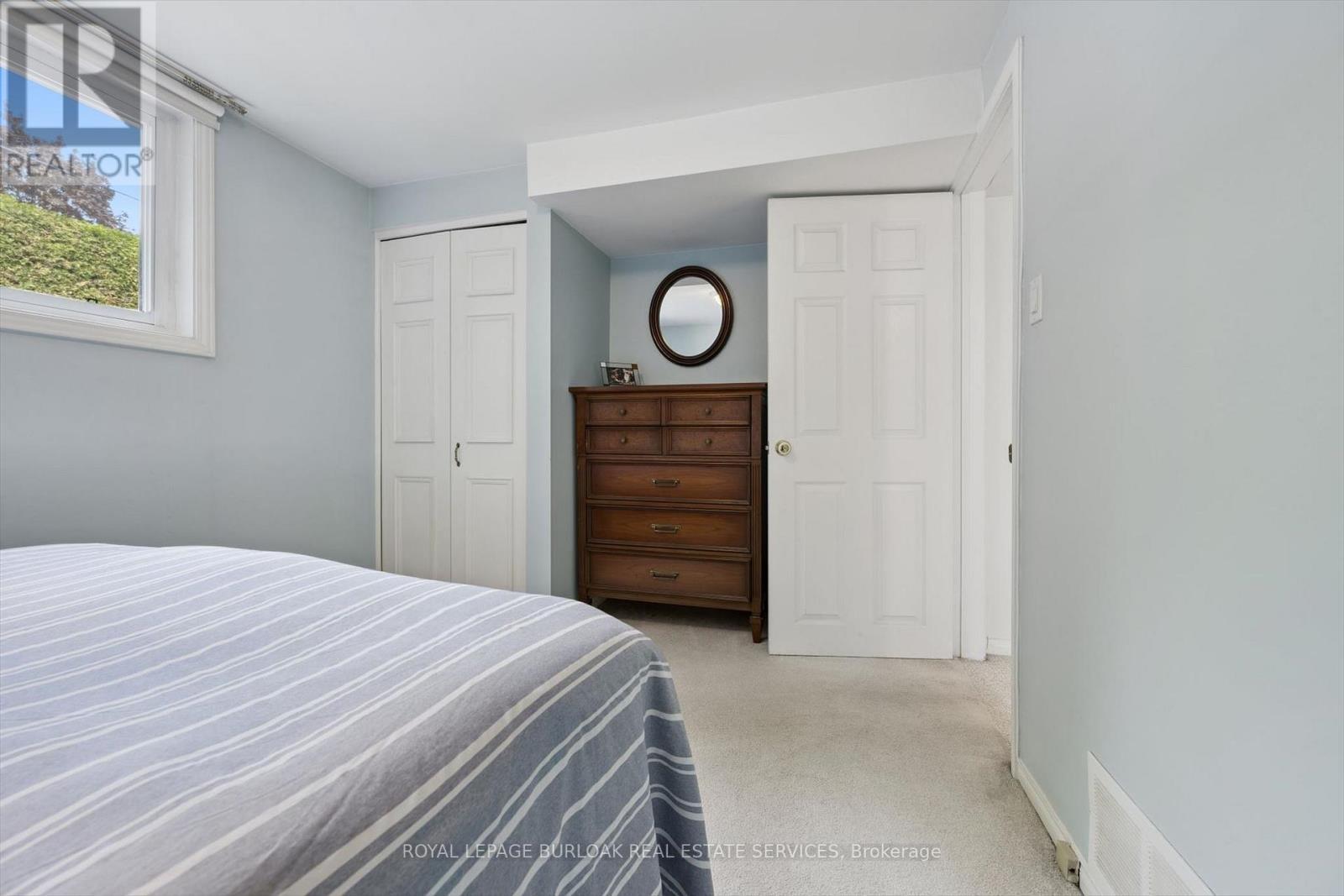 3521 Regal Road, Burlington, ON - Indoor Photo Showing Bedroom