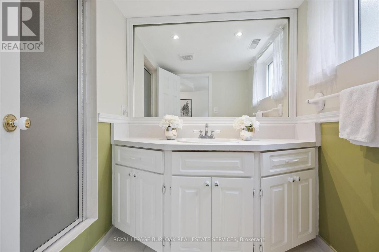 3521 Regal Road, Burlington, ON - Indoor Photo Showing Bathroom
