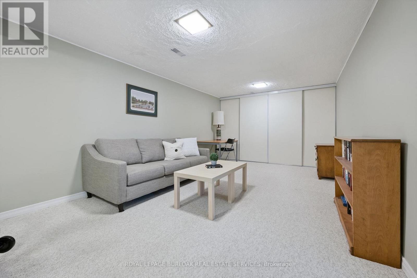 3521 Regal Road, Burlington, ON - Indoor