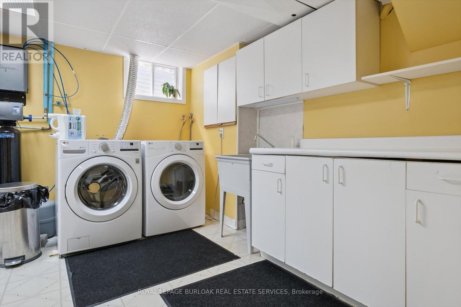 3521 Regal Road, Burlington, ON - Indoor Photo Showing Laundry Room