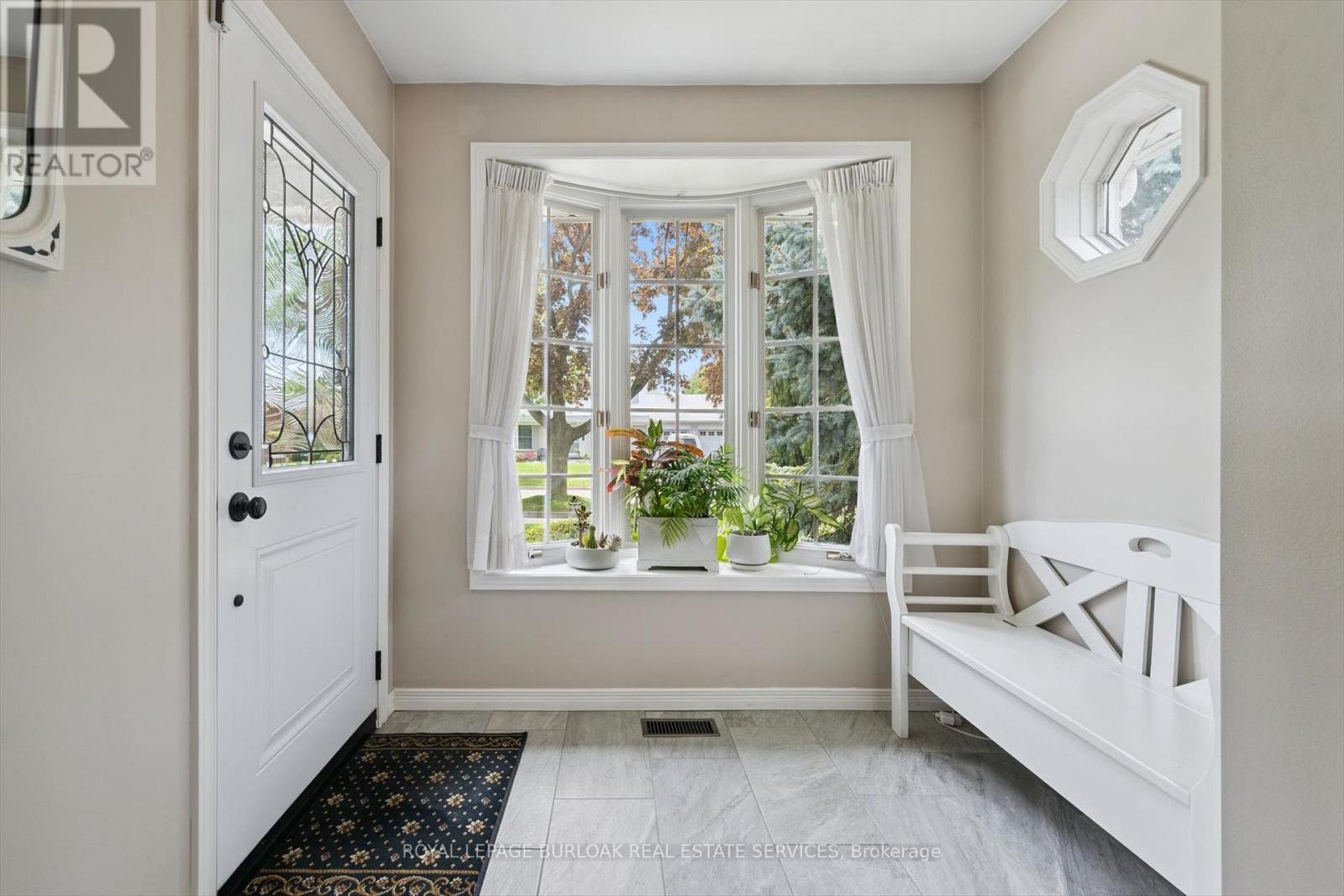 3521 Regal Road, Burlington, ON - Indoor