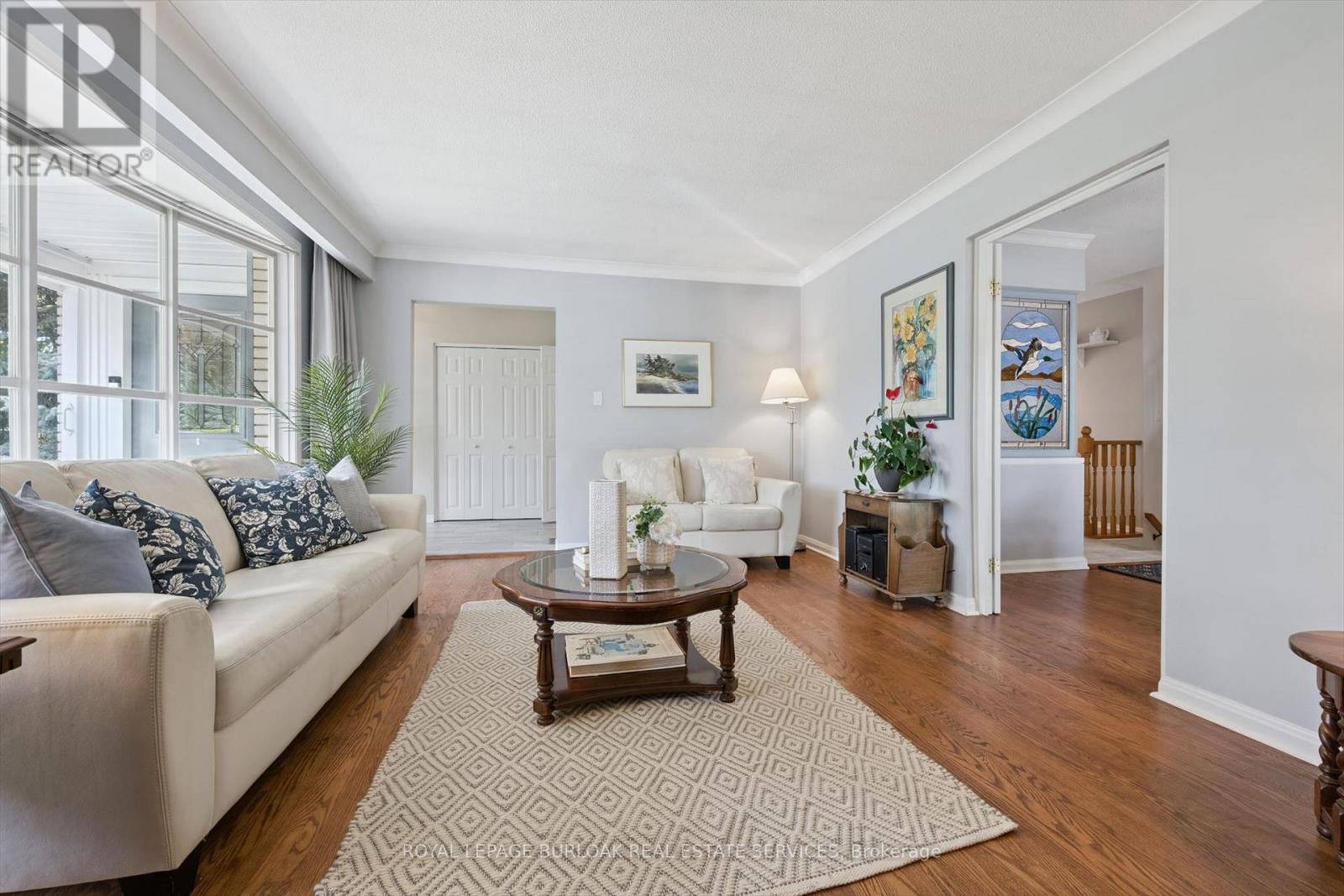 3521 Regal Road, Burlington, ON - Indoor Photo Showing Living Room