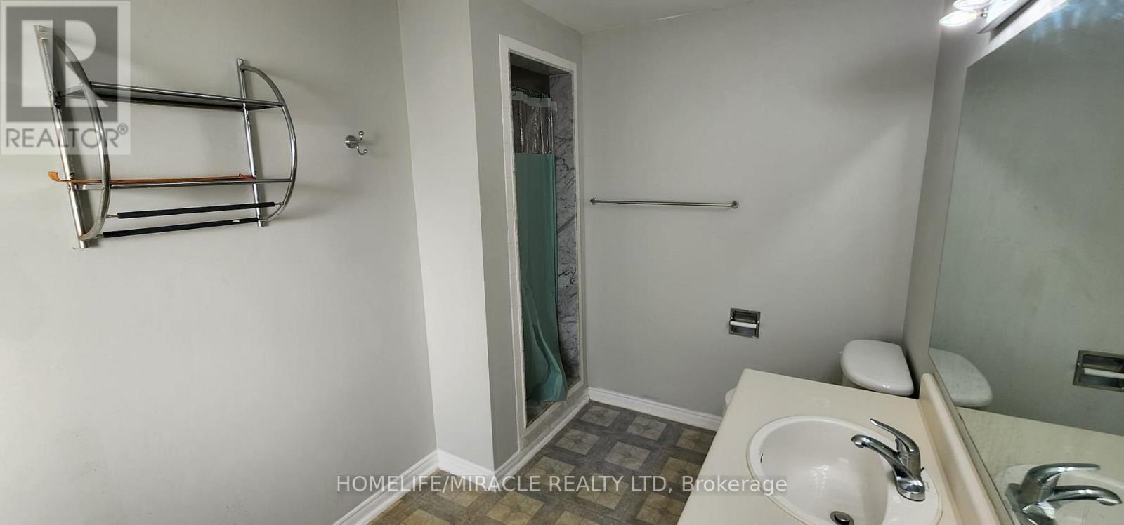 Ensuite washroom with standing shower - 264 Wright Crescent, Ajax, ON - Indoor Photo Showing Bathroom