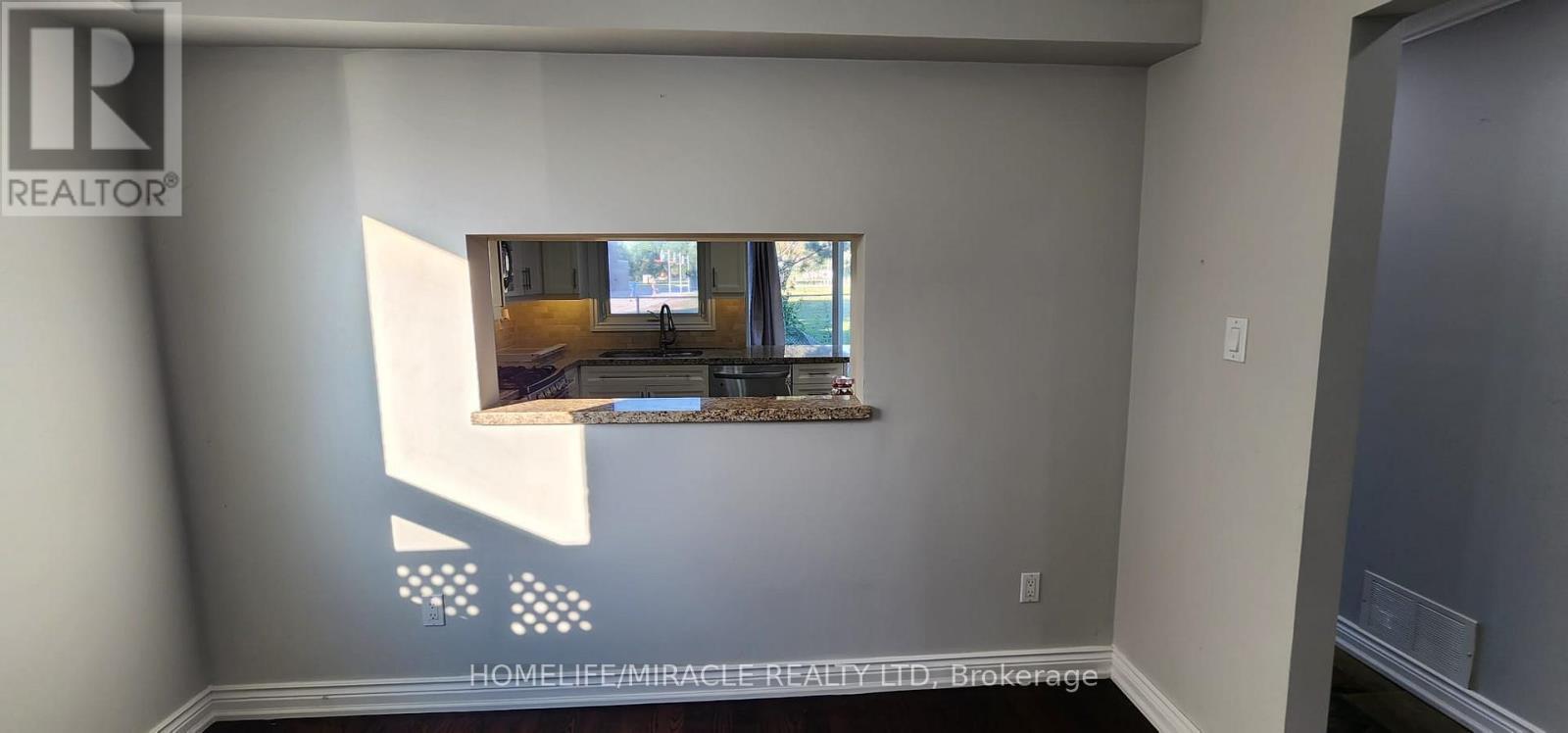Access to Kitchen from Dinning area - 264 Wright Crescent, Ajax, ON - Indoor Photo Showing Other Room