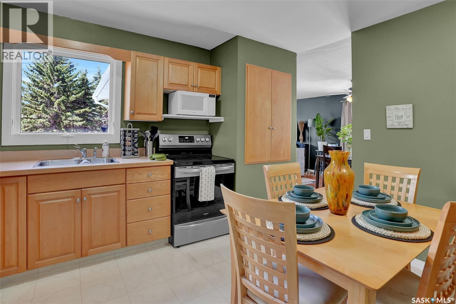 23 Hind Street, Regina, SK - Indoor