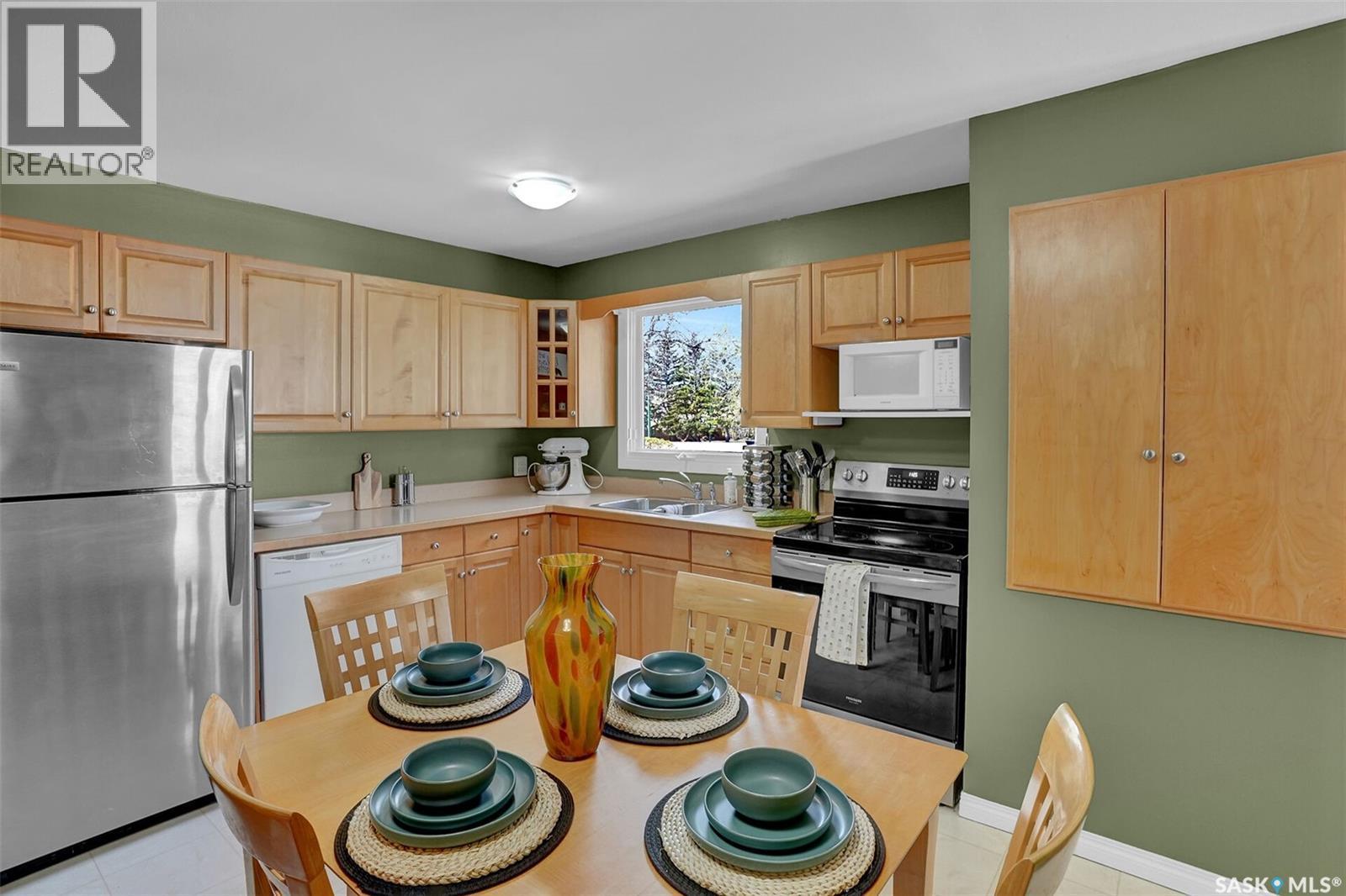 23 Hind Street, Regina, SK - Indoor
