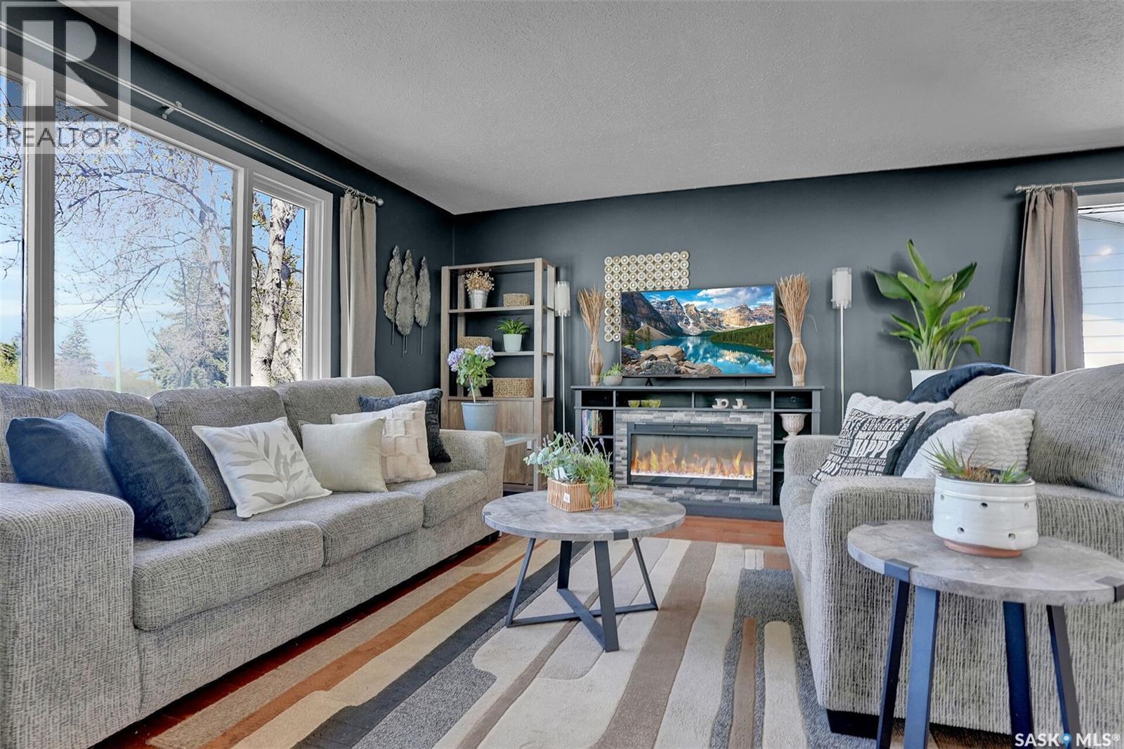 23 Hind Street, Regina, SK - Indoor Photo Showing Living Room With Fireplace