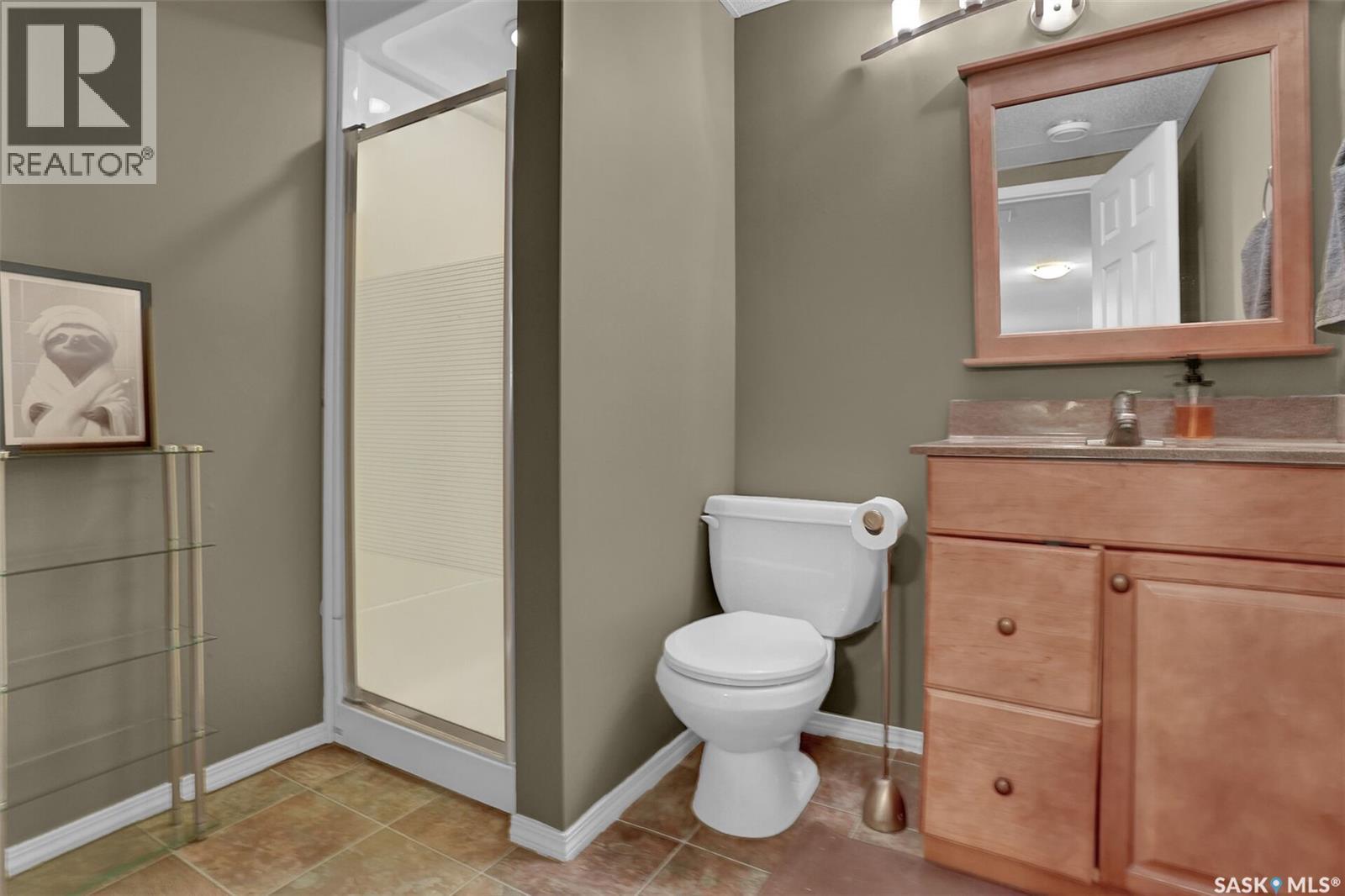 23 Hind Street, Regina, SK - Indoor Photo Showing Bathroom