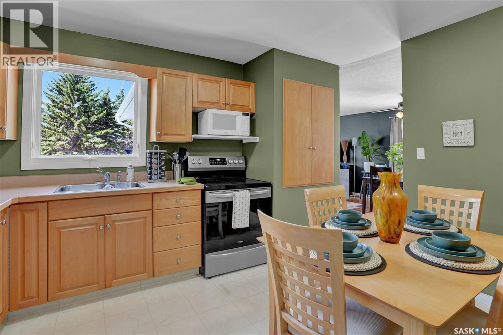 23 Hind Street, Regina, SK - Indoor