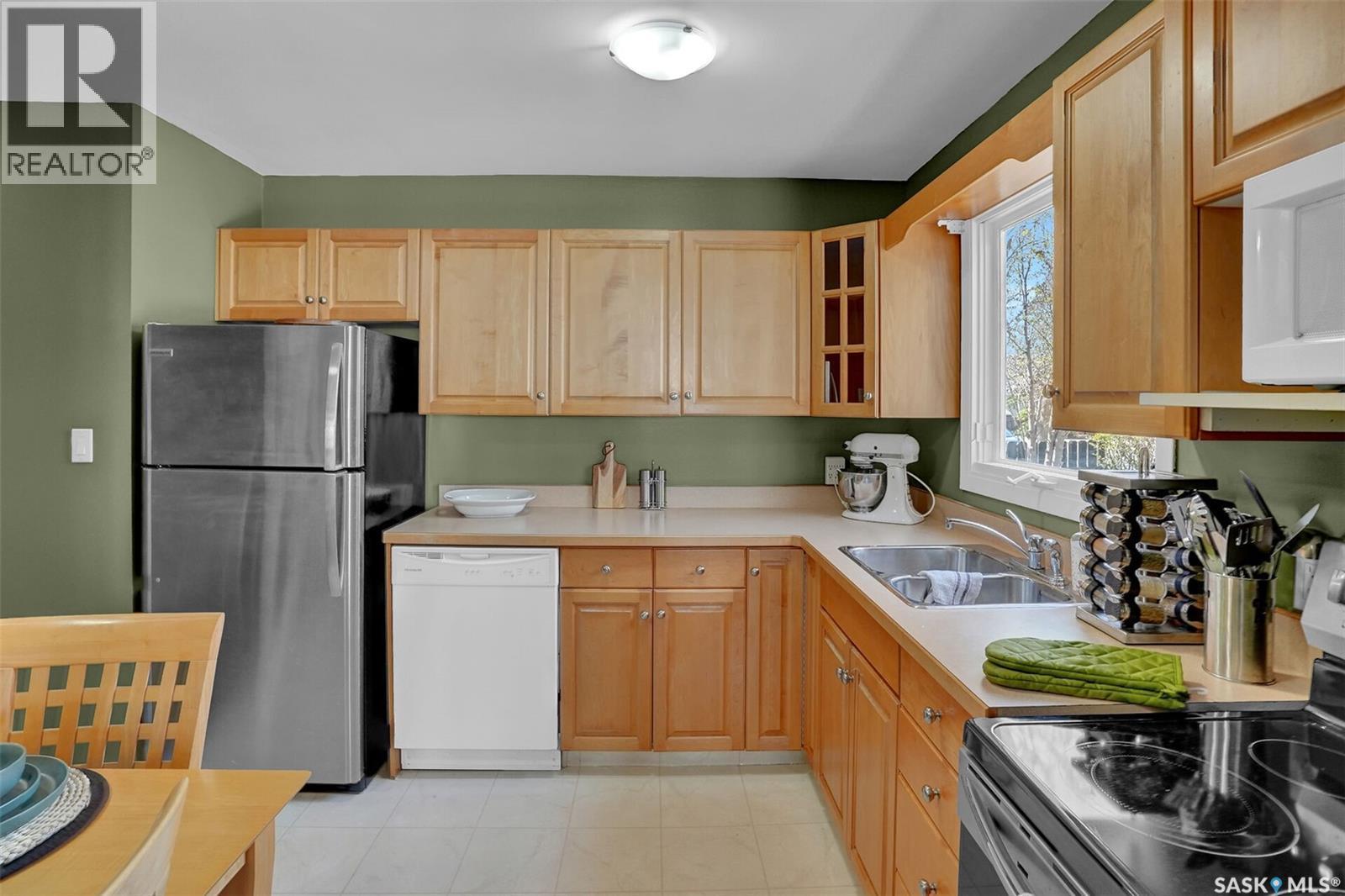 23 Hind Street, Regina, SK - Indoor Photo Showing Kitchen With Double Sink