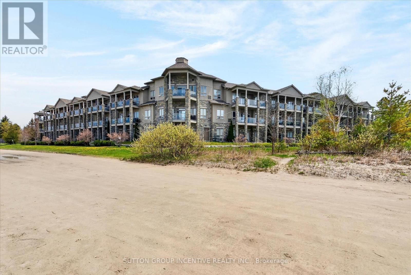 209 - 764 River Road E, Wasaga Beach, ON - Outdoor With Balcony With Facade