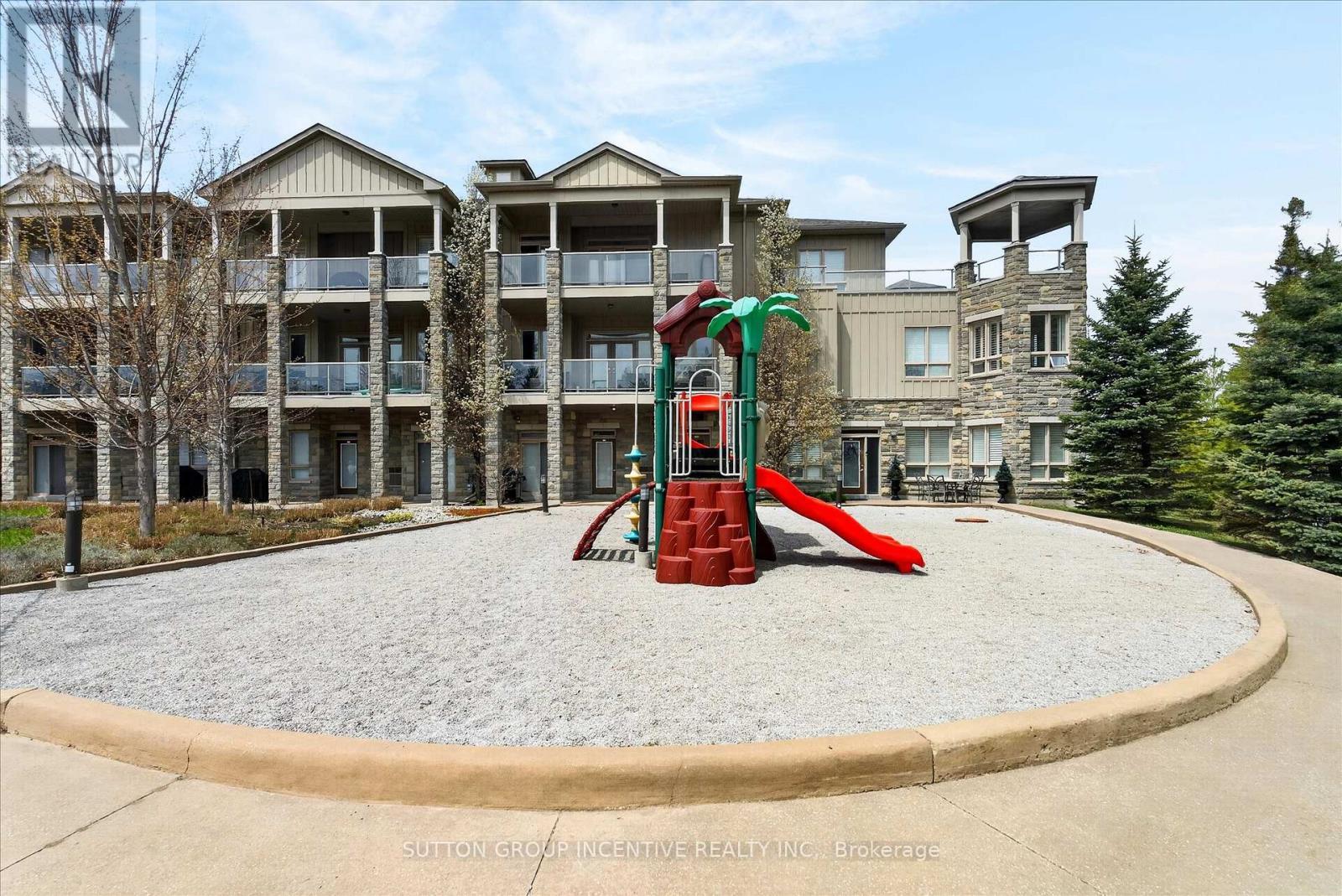 209 - 764 River Road E, Wasaga Beach, ON - Outdoor With Balcony With Facade