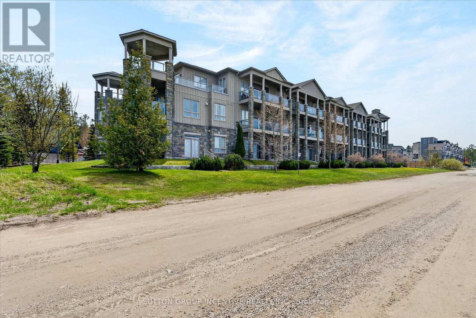 209 - 764 River Road E, Wasaga Beach, ON - Outdoor With Balcony With Facade