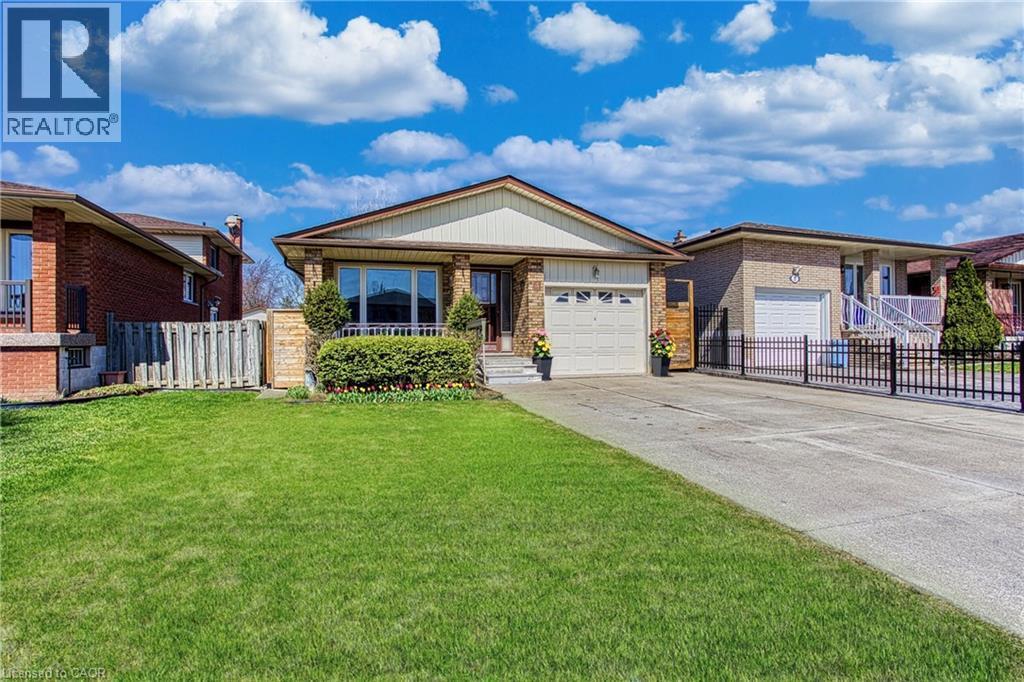 4 Colgate Court, Hamilton, ON - Outdoor