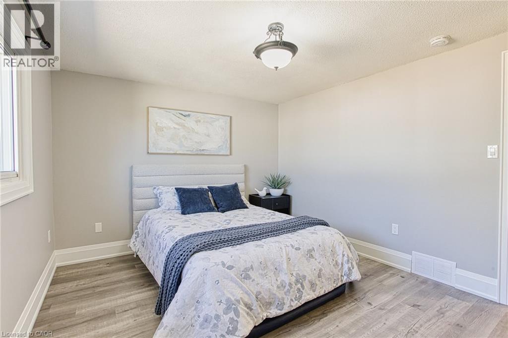 4 Colgate Court, Hamilton, ON - Indoor Photo Showing Bedroom