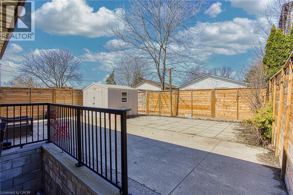 4 Colgate Court, Hamilton, ON - Outdoor