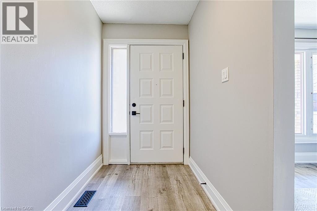 4 Colgate Court, Hamilton, ON - Indoor Photo Showing Other Room